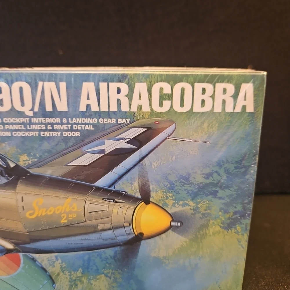 Academy P-39Q/N Airacobra Model‎ Kit